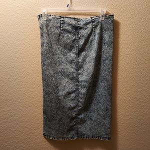 Stretchy blue denim skirt